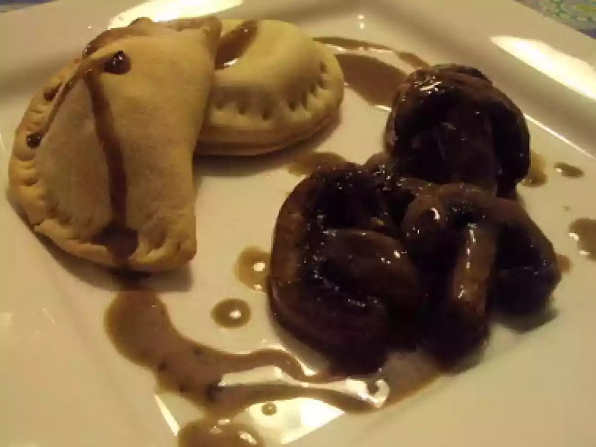Pasteis de Massa Tenra com Recheio de Croquetes de Carne e Cogumelos Salteados