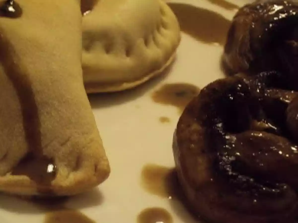 Pasteis de Massa Tenra com Recheio de Croquetes de Carne e Cogumelos Salteados