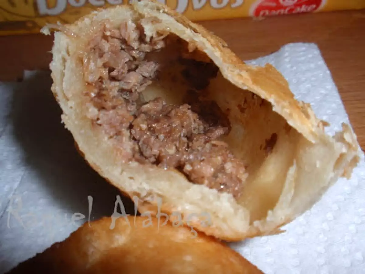 Pastéis de Massa Tenra com recheio de Perú assado