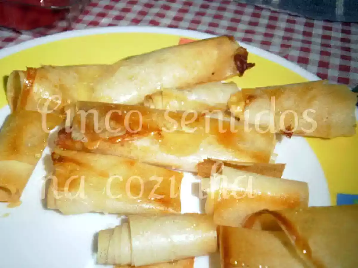Pastelinhos de queijo de cabra e mel
