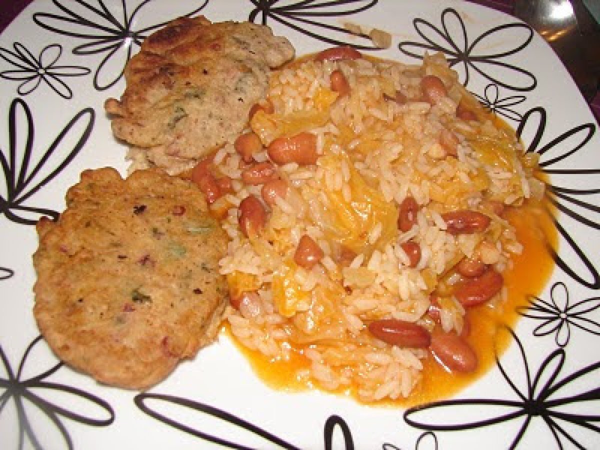 Pataniscas de Polvo c/ arroz de feijão e lombardo
