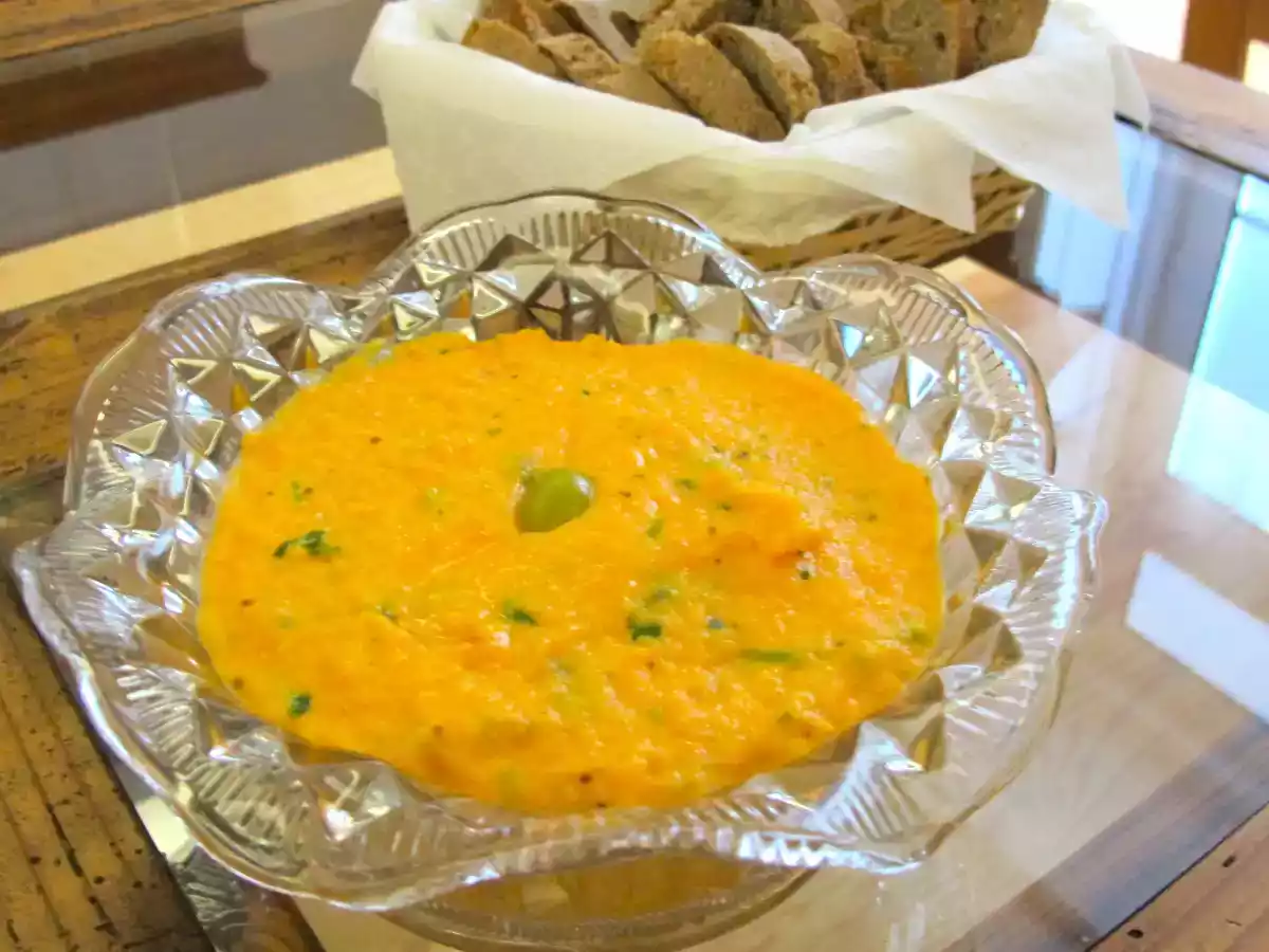 Paté de cenoura com azeitonas