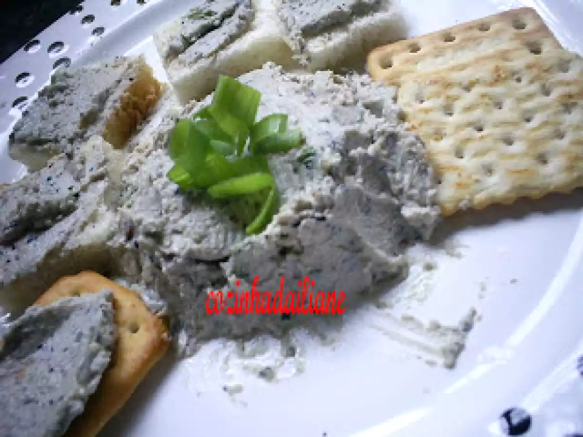 Patê de ricota com azeitonas preta