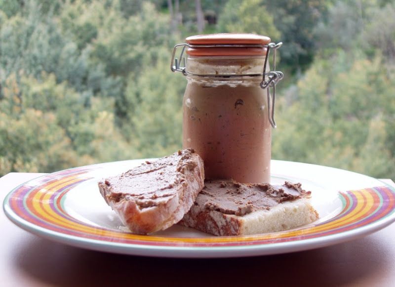 Cebola De Cenoura De Fígado De Frango Numa Panela. Preparação Do