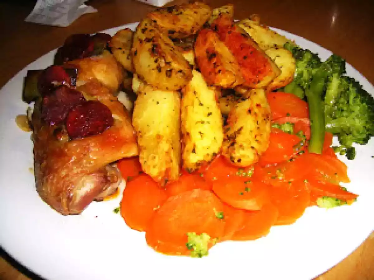 Pato Bebado com Chorico e Batatas Aromaticas Assadas no Forno e Vegetais - foto 2