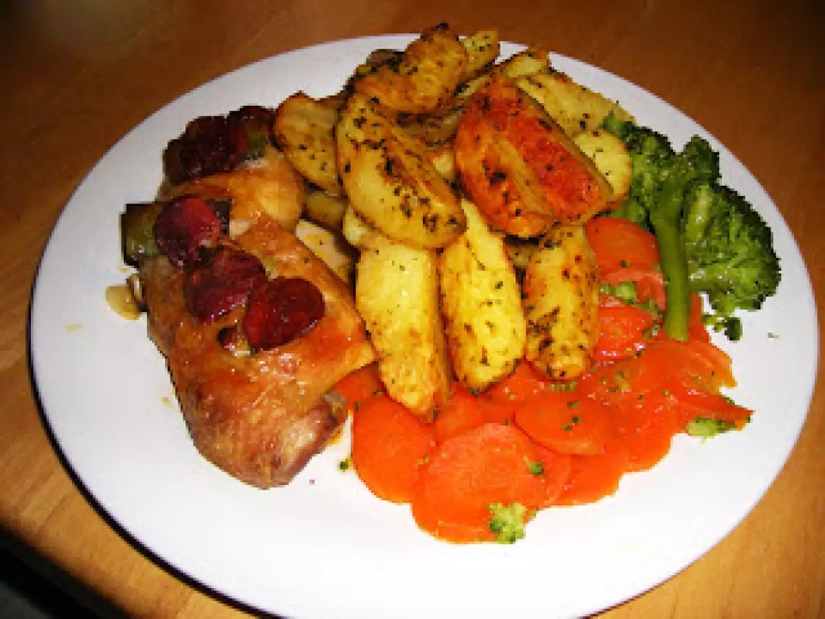 Pato bêbado com chouriço e batatas aromáticas assadas no forno e vegetais - foto 3