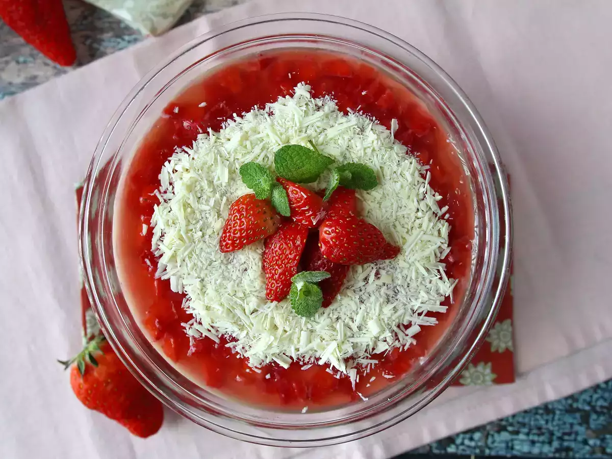 Pavê de morango, a sobremesa gelada e cremosa feita de morangos e leite condensado - foto 4