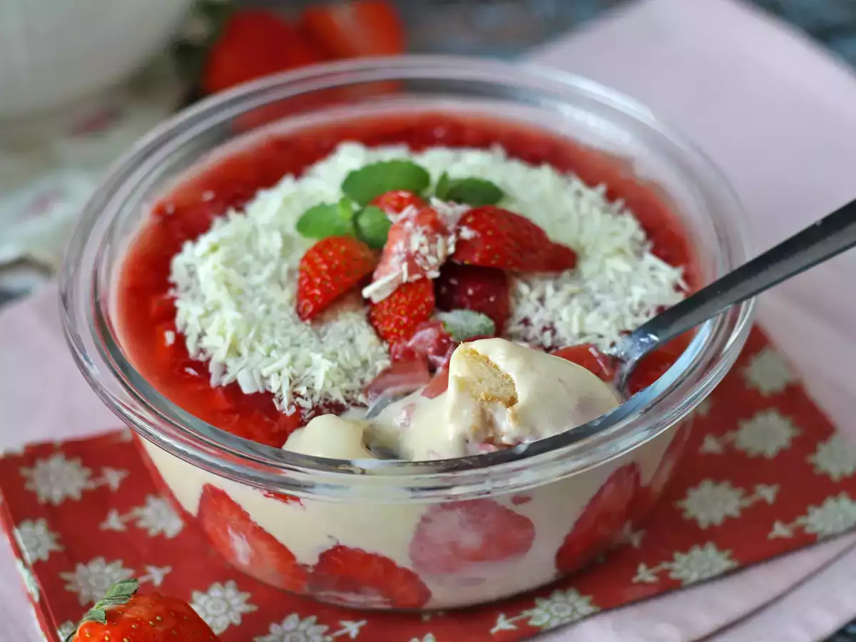 Pavê de morango, a sobremesa gelada e cremosa feita de morangos e leite condensado - foto 5