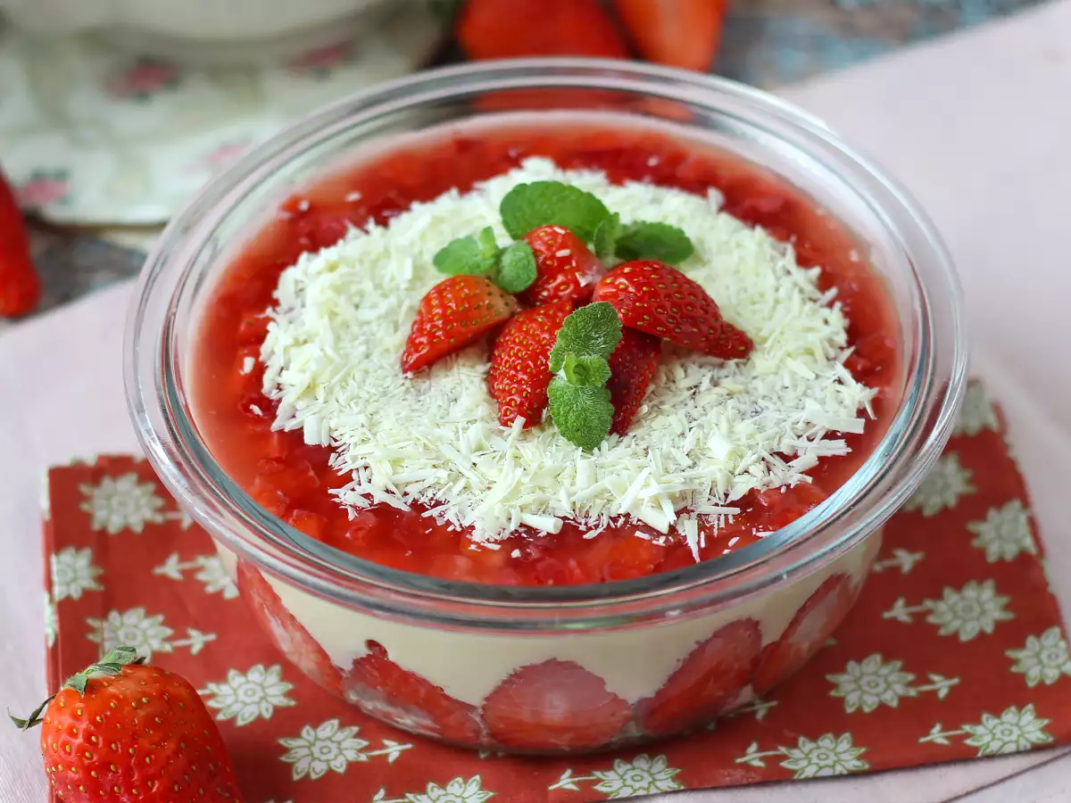 Pavê de morango, a sobremesa gelada e cremosa feita de morangos e leite condensado - foto 6