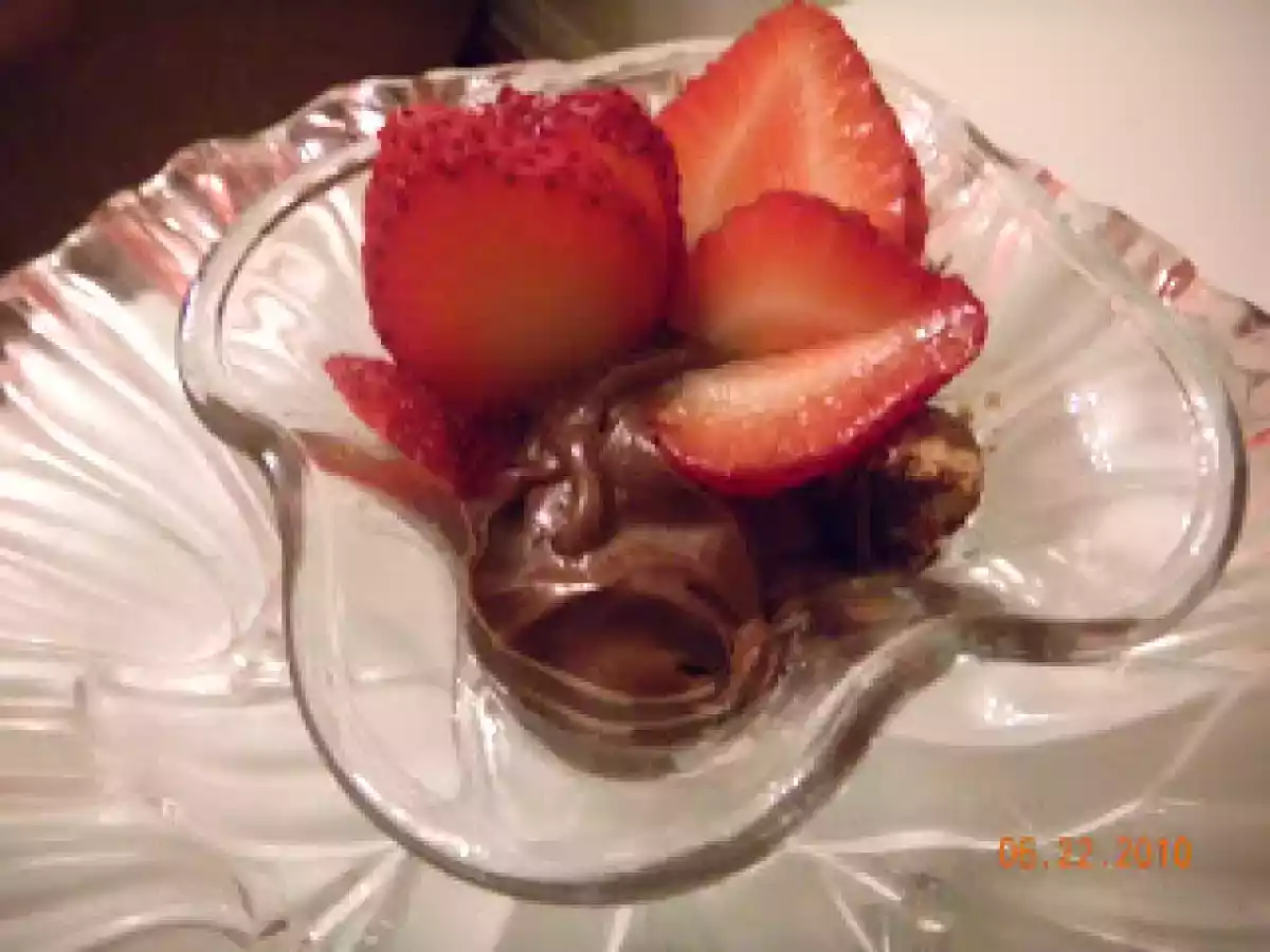PAVÊ DE NUTELLA COM MORANGO CAROL 7 / SORVETE COM MORANGOS