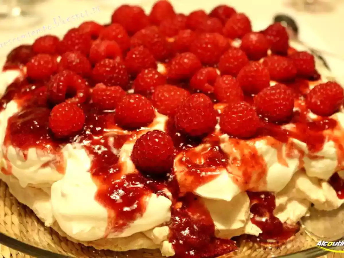 Pavlova com frutos vermelhos