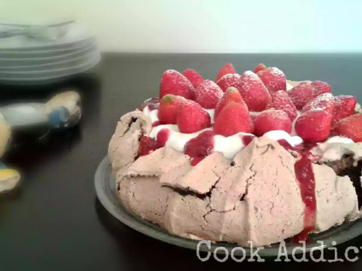 Pavlova de 2 chocolates com morangos