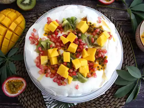 Receita Pavlova exótica - suspirão de maracujá e romã