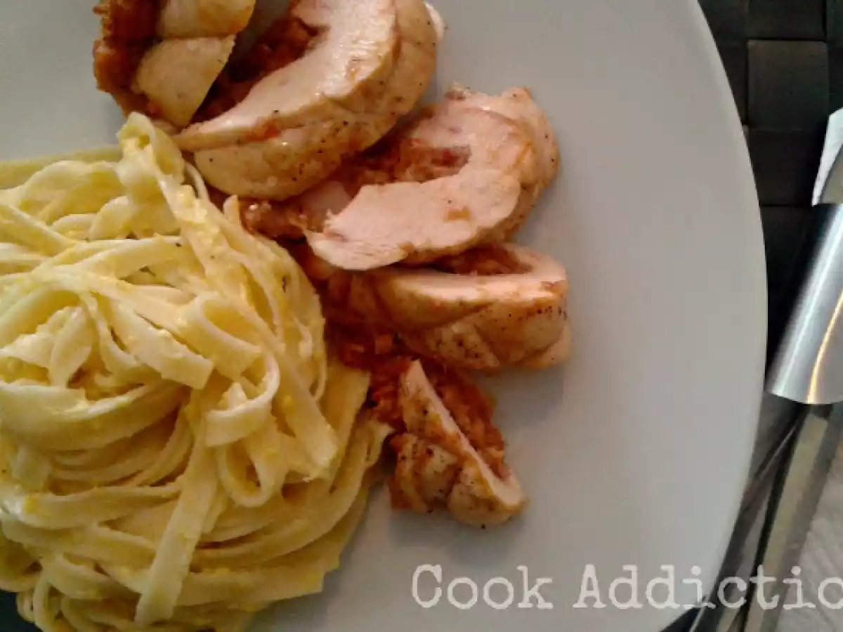 Peito de frango com alheira e tagliatelle