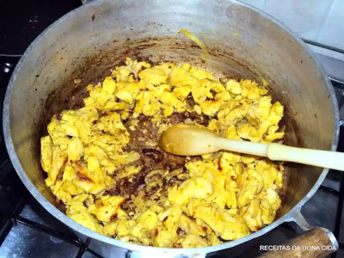 PEITO DE FRANGO COM MOLHO DE CERVEJA, CURCUMA E ERVAS FRESCAS - foto 6