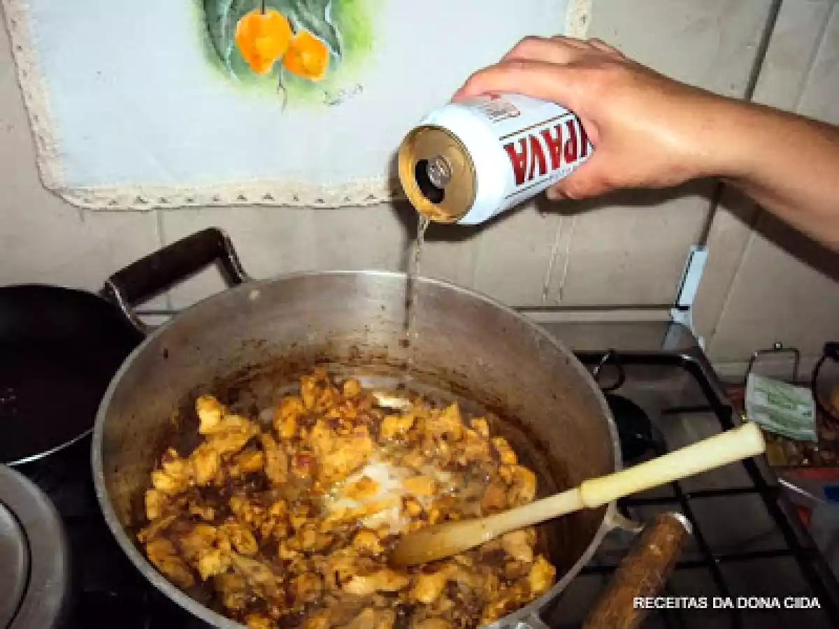 PEITO DE FRANGO COM MOLHO DE CERVEJA, CURCUMA E ERVAS FRESCAS - foto 7