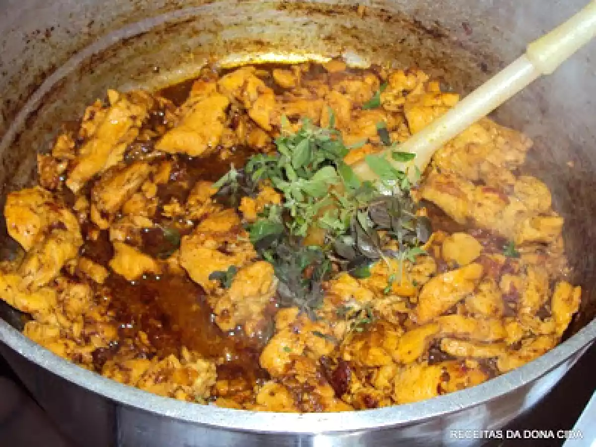 PEITO DE FRANGO COM MOLHO DE CERVEJA, CURCUMA E ERVAS FRESCAS - foto 8