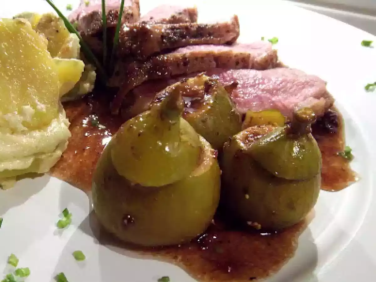 Peito de pato com figos assados e batatas ao Roquefort - foto 13
