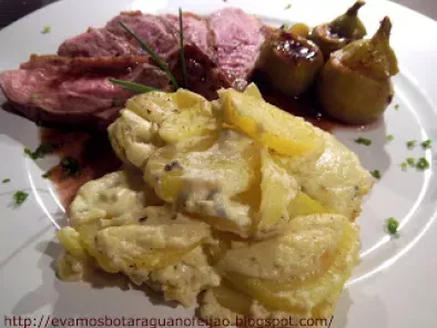 Peito de pato com figos assados e batatas ao Roquefort - foto 7