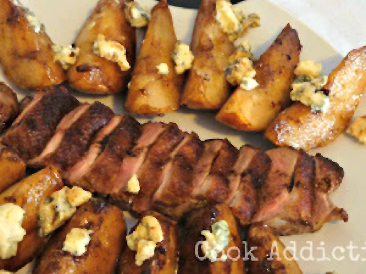 Peito de pato com pêra e queijo azul