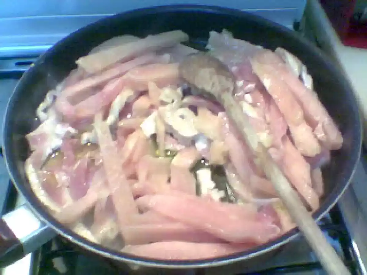 PEITO DE PERU COM AMÊNDOAS