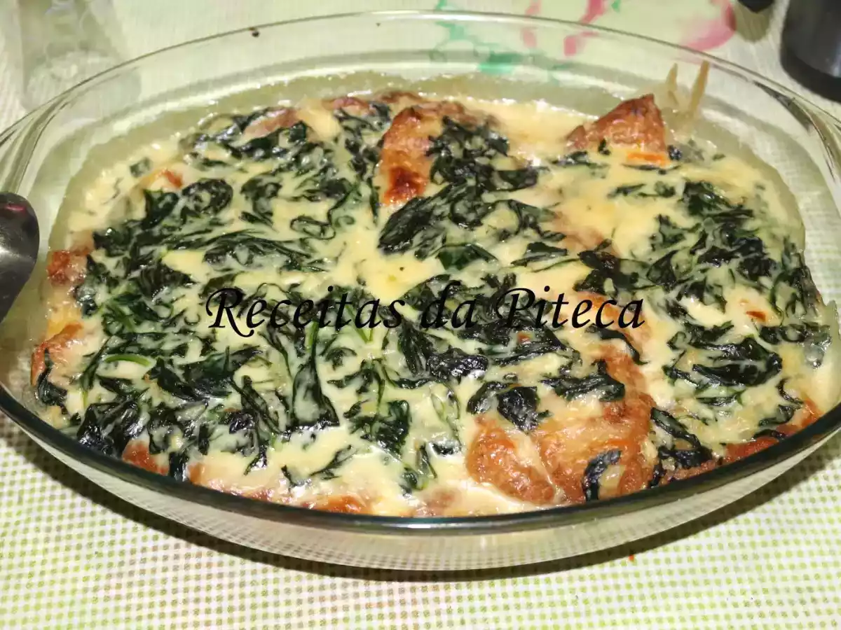 Peixe à milanesa ao molho de espinafre
