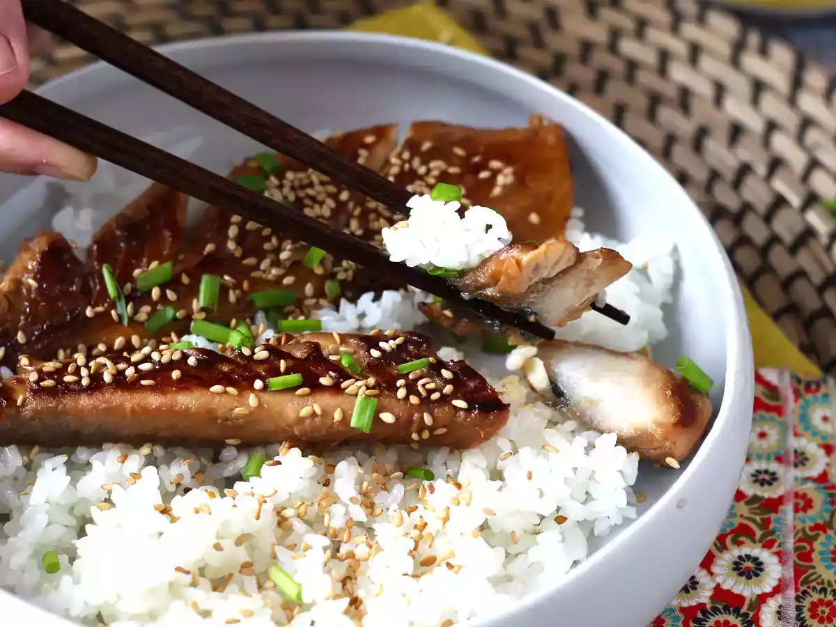 Peixe cavala marinado com shoyu (molho de soja) e mel - foto 2