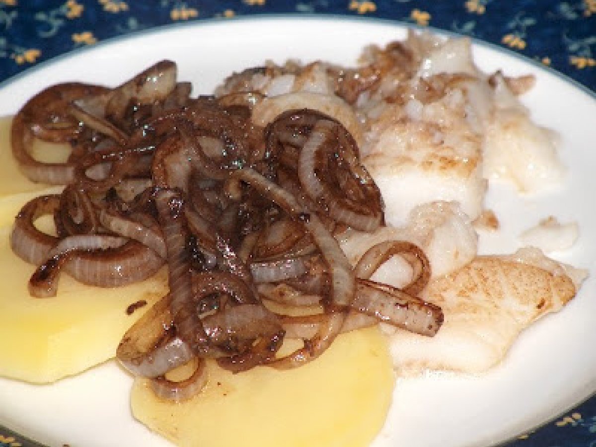 PEIXE COM CEBOLADA BALSÂMICA