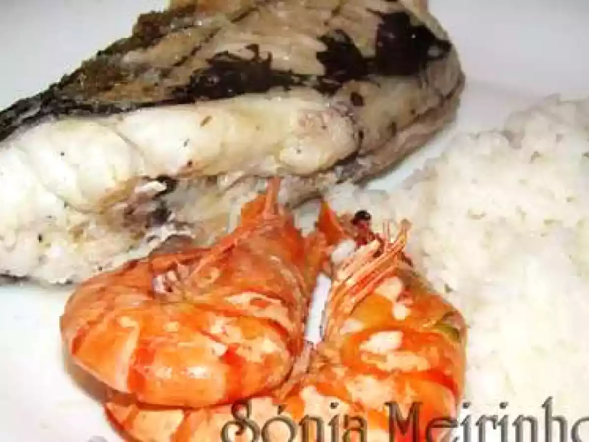 Peixe Espada assado no forno com Camarão