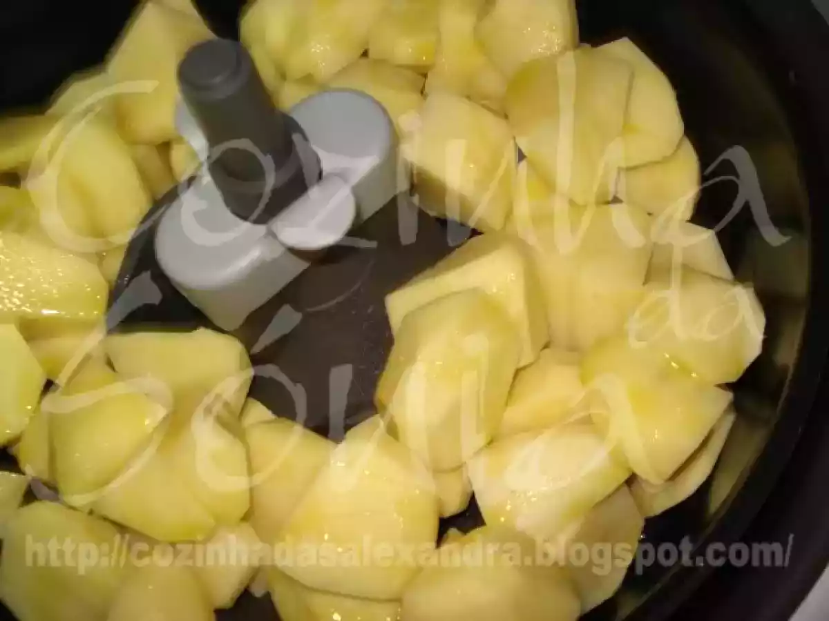 PEIXE ESPADA PRETO E LOMBO DE SALMÃO NO FORNO, ACOMPANHADOS DE BATATA ENSALSADA - foto 2
