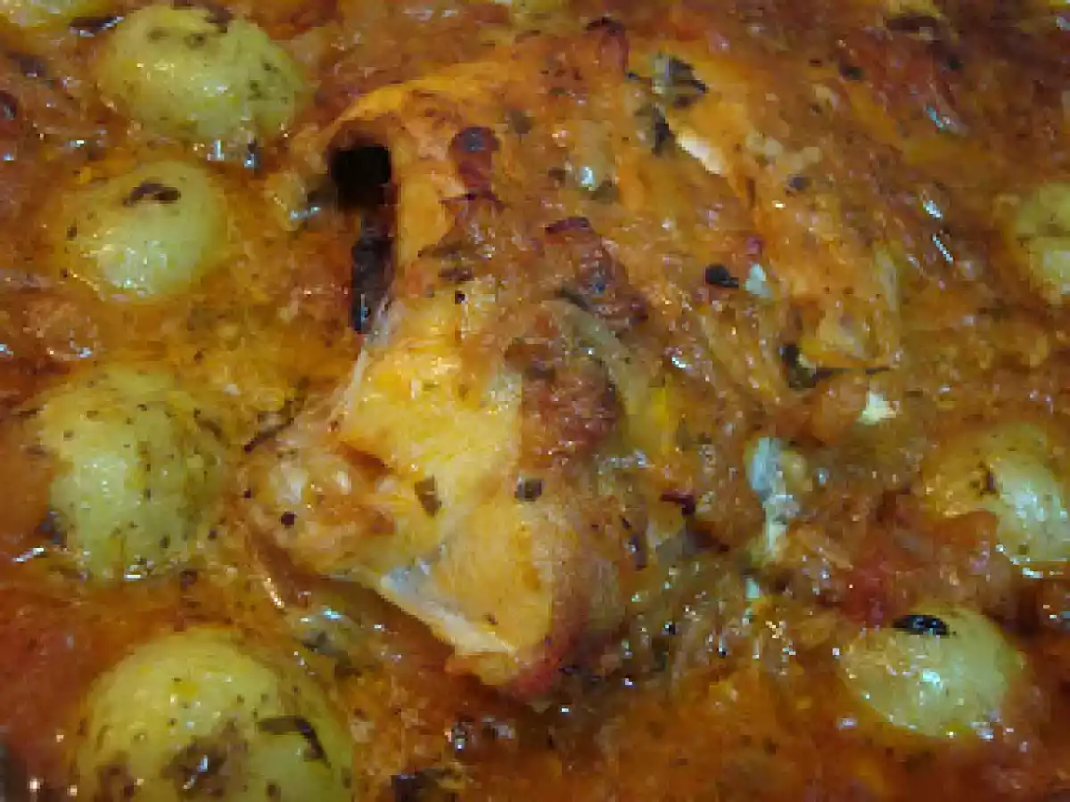 Peixe vermelho assado no forno com batatinhas novas