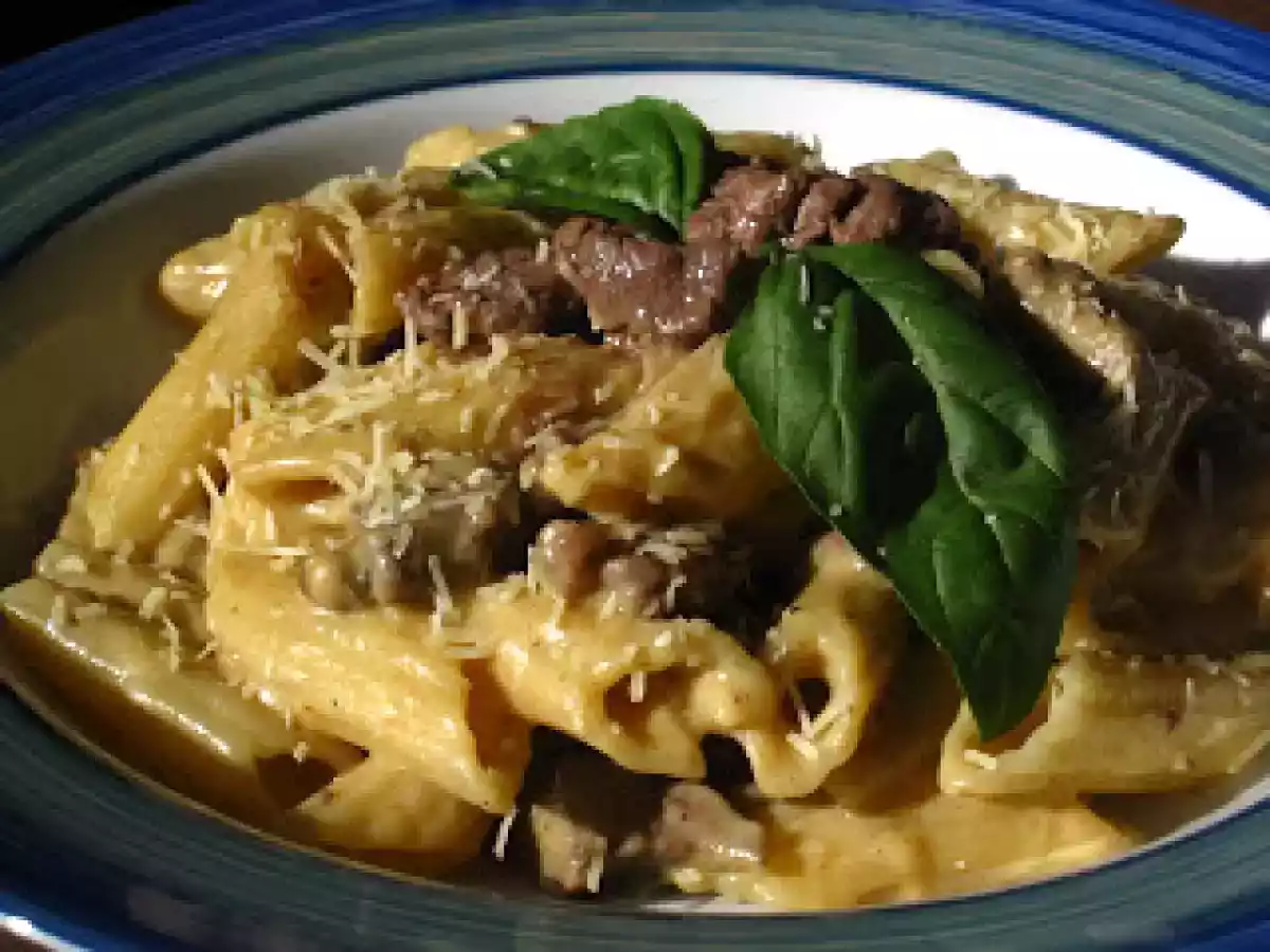 Penne ao molho cremoso de curry, filé e passas - foto 2