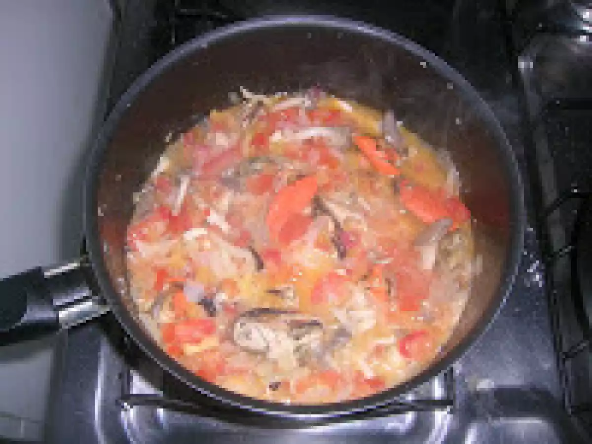 Penne Ao Sugo com Mexilhões e Shimeji