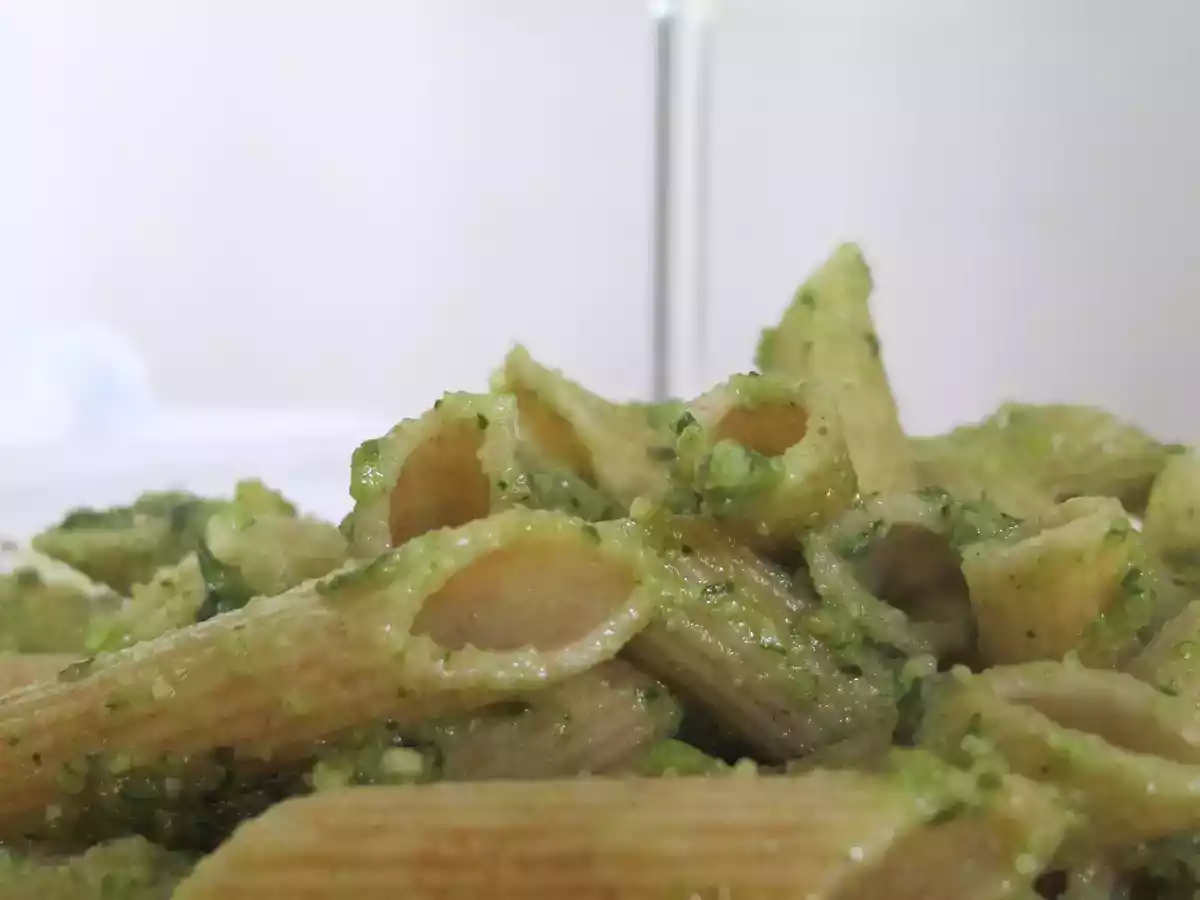 Penne integral ao molho pesto