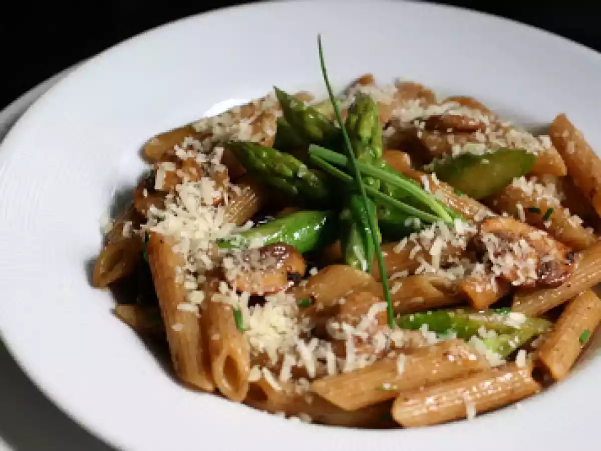 Penne Integral com Alho Negro, Aspargos e Champignon de Paris - foto 3