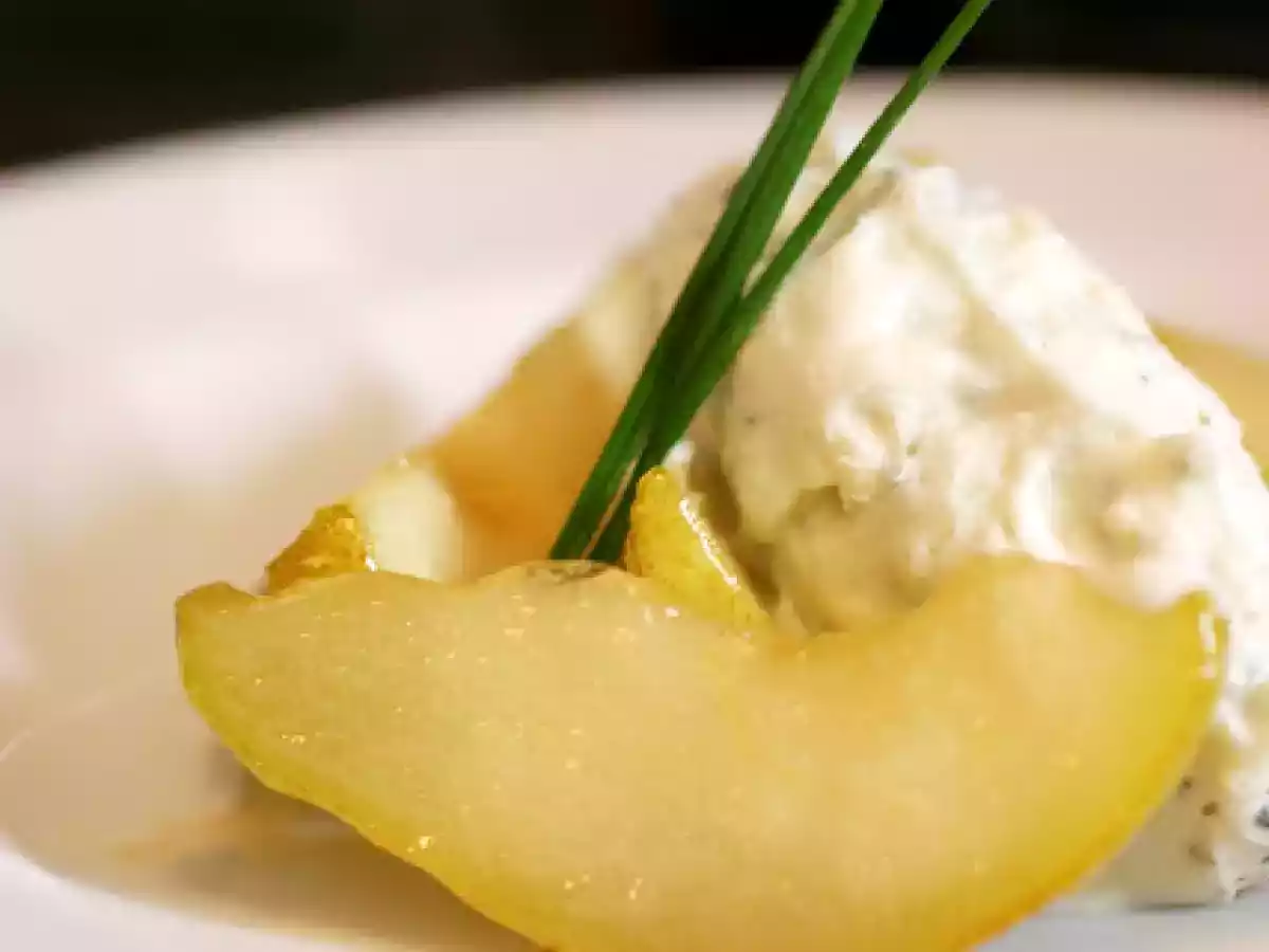 Peras Carameladas com Creme de Gorgonzola