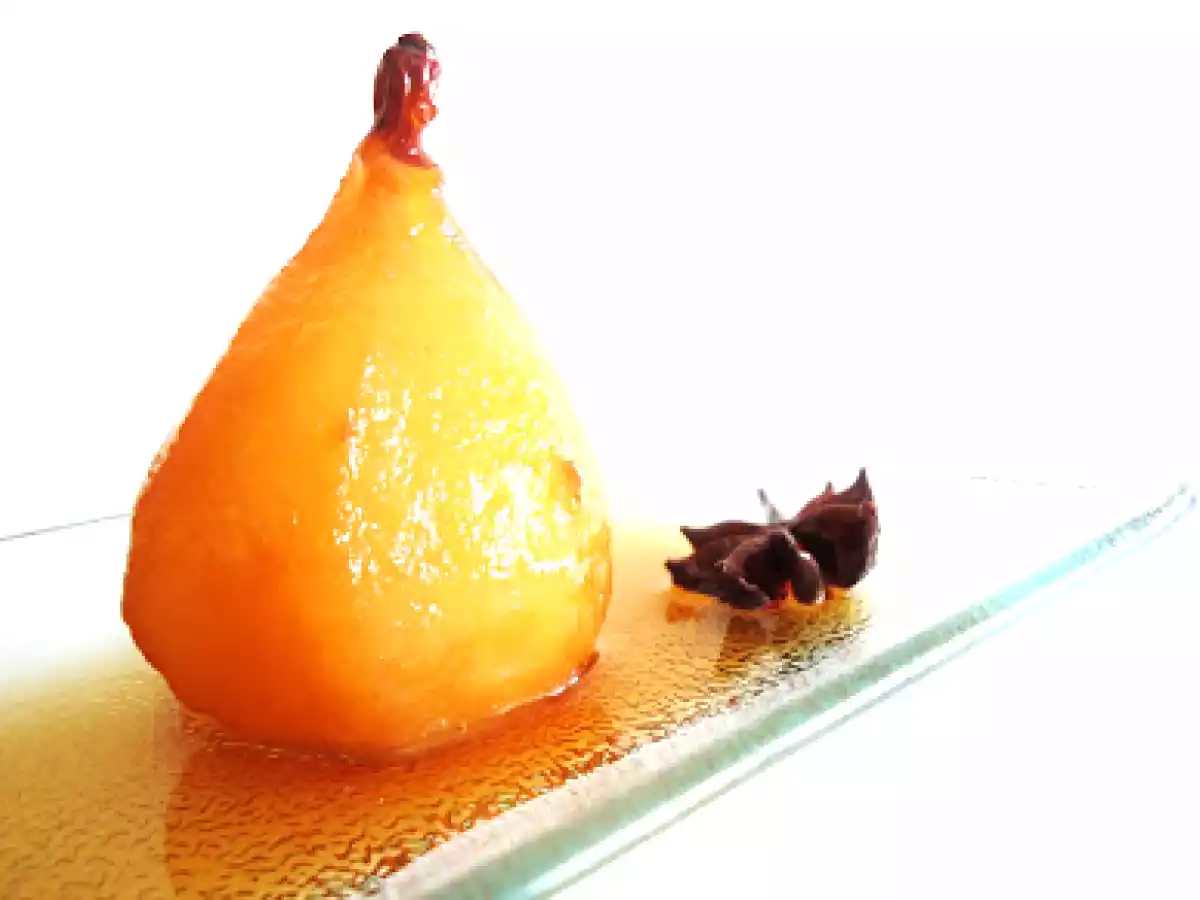 Pêras Cozidas em Vinho Moscatel com Especiarias
