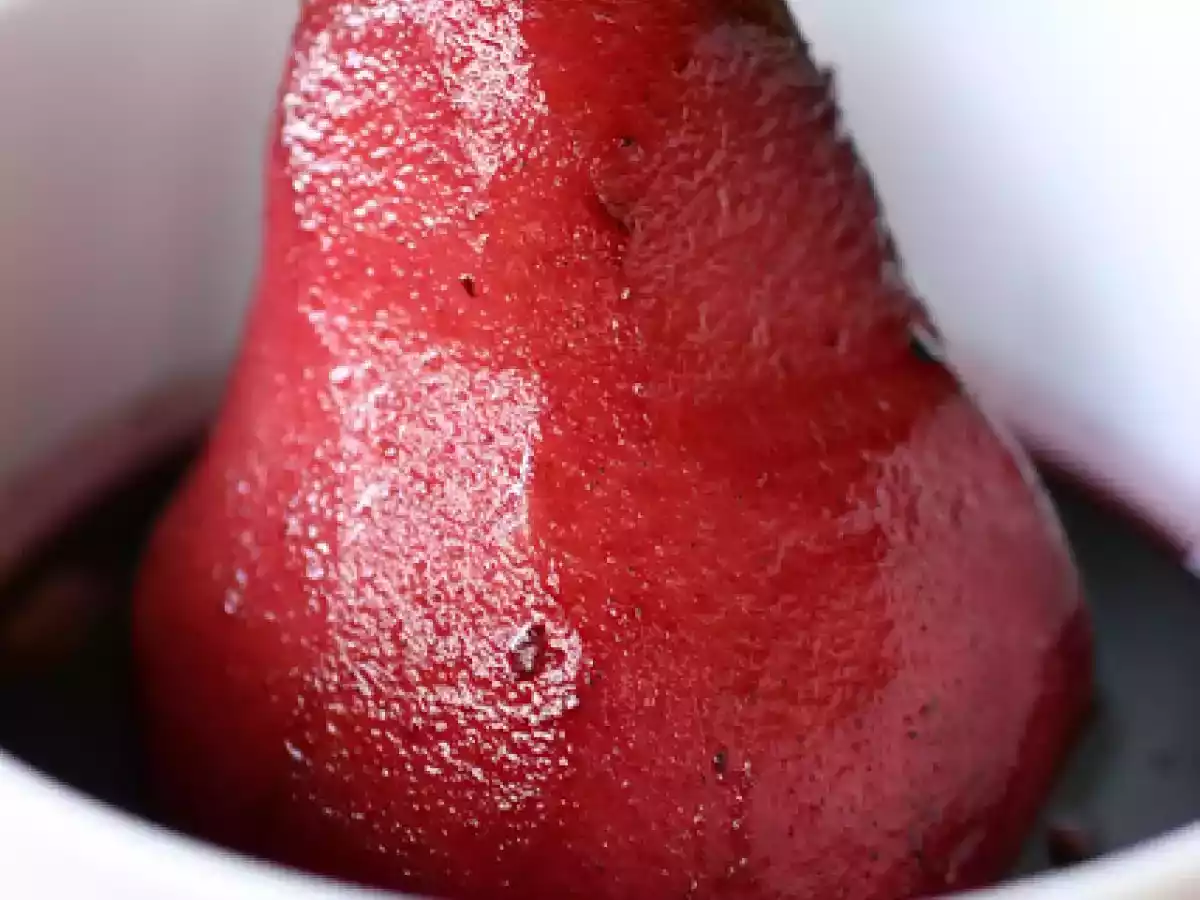 Peras em Calda de Vinho Tinto e Especiarias