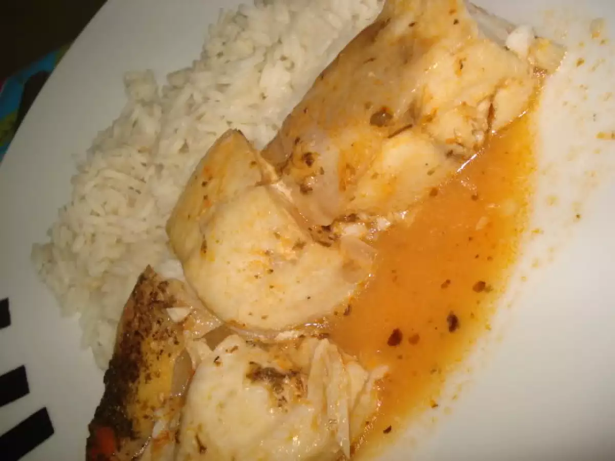 Perca estufada e aromatizada de manjerona, acompanhada de arroz branco... - foto 4