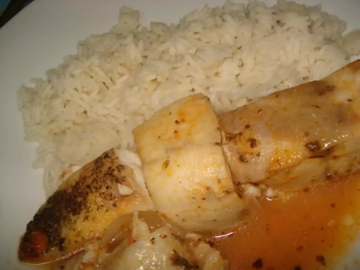 Perca estufada e aromatizada de manjerona, acompanhada de arroz branco... - foto 5