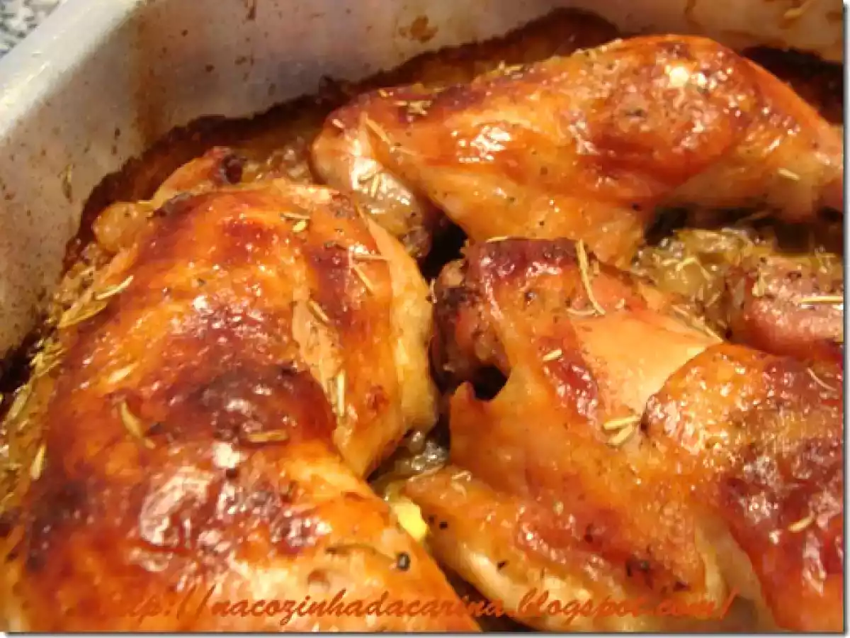 Pernas de Frango Assadas com Cebola Roxa e Alecrim - foto 2