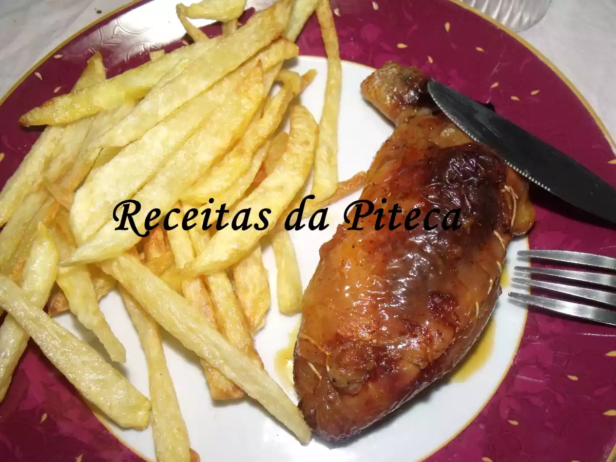 Pernas de frango recheadas com farinheira assadas no forno