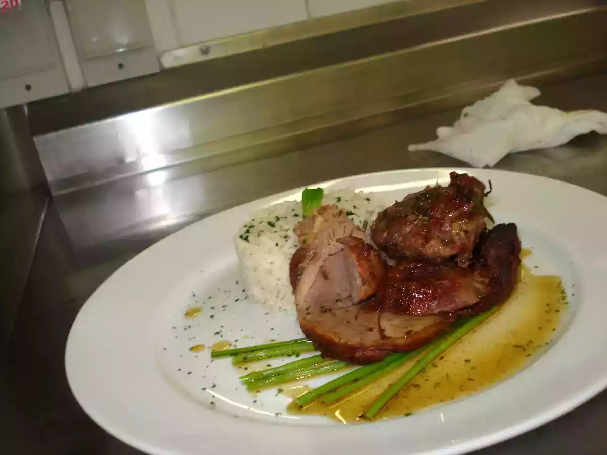 Pernil de cordeiro assado com molho de hortelã - foto 2