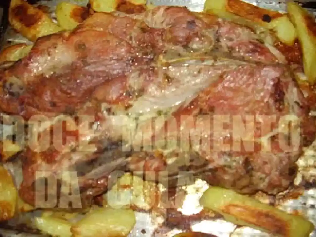 Pernil de Porco Assado e Farofa de Banana