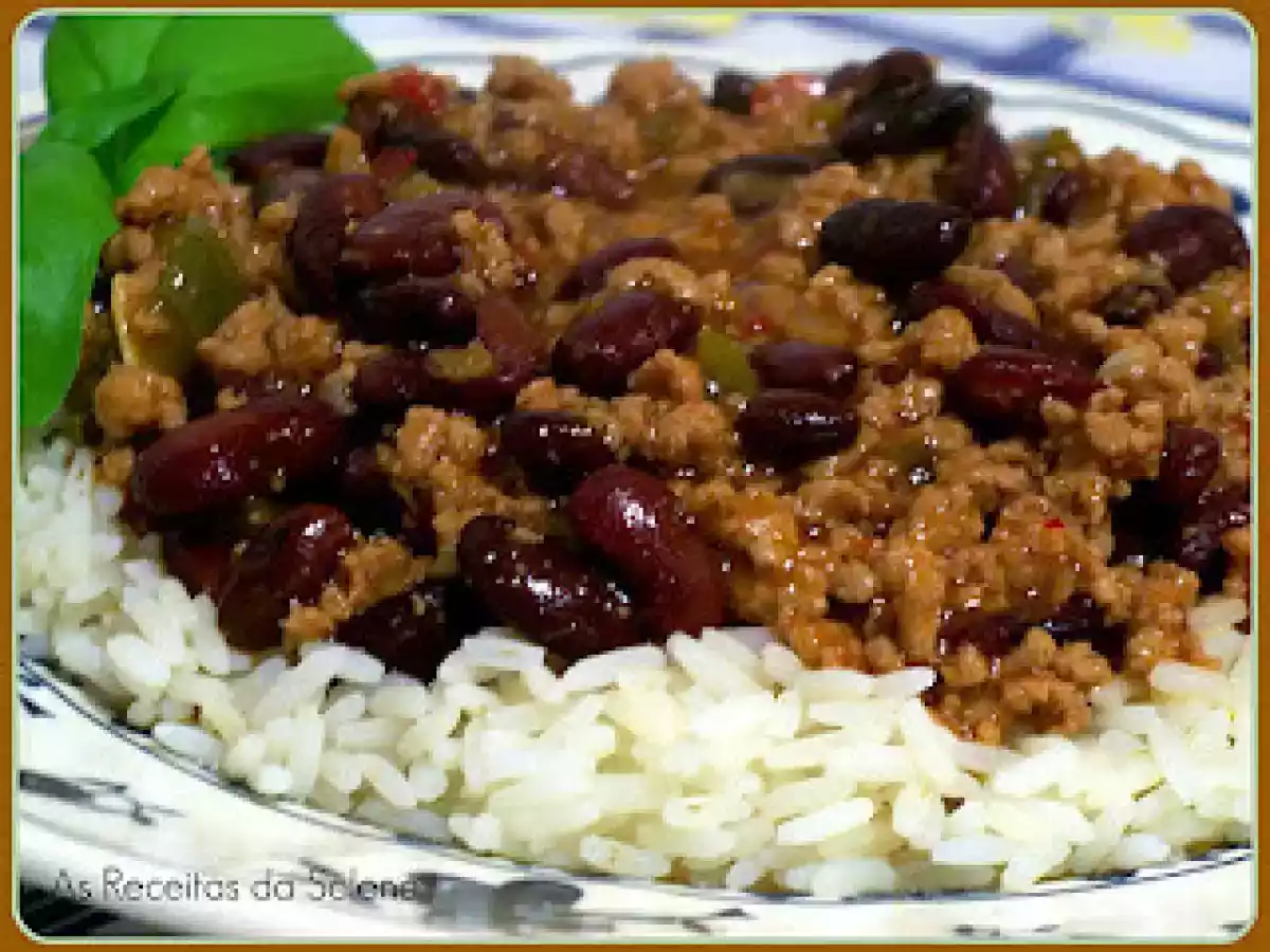 Perú com Feijão e Molho Chilli