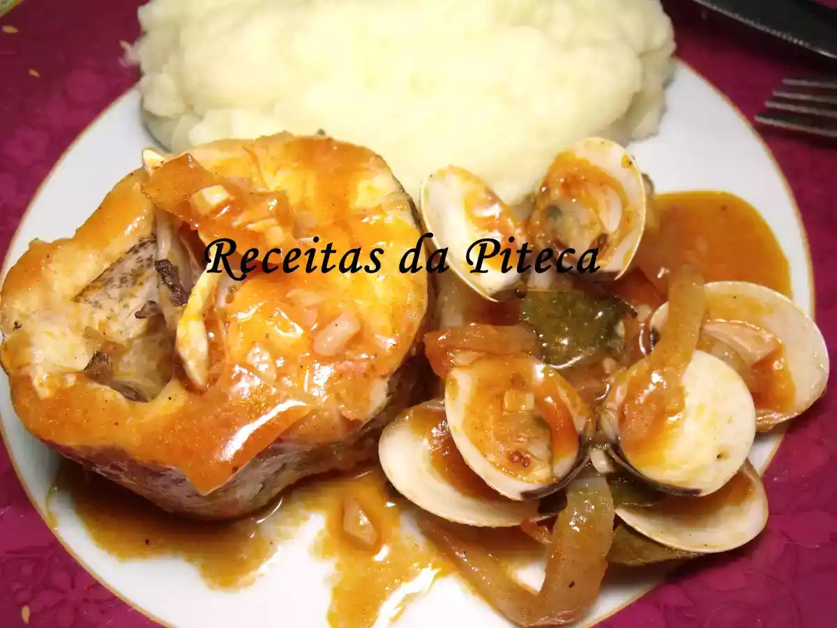 Pescada com amêijoas