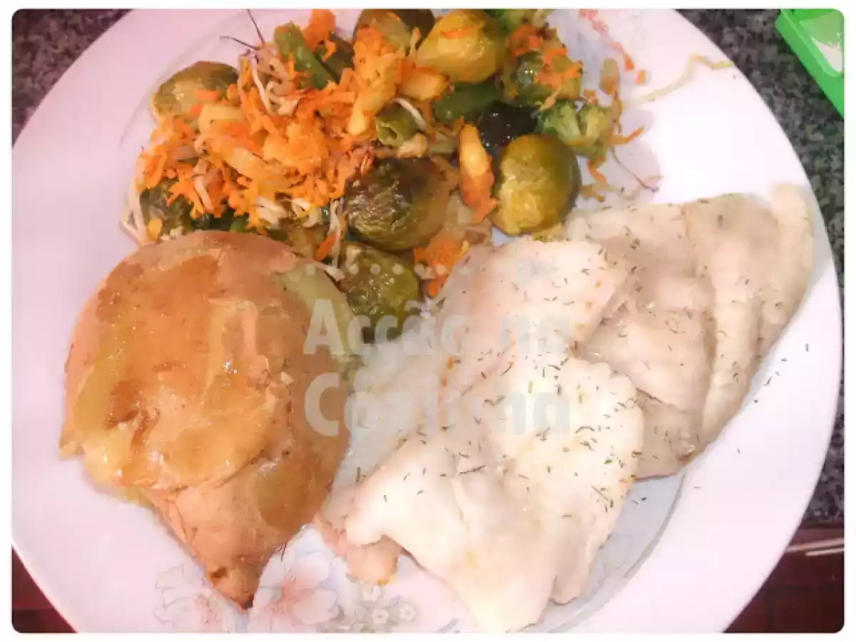 Pescada com salteado de legumes e batata doce