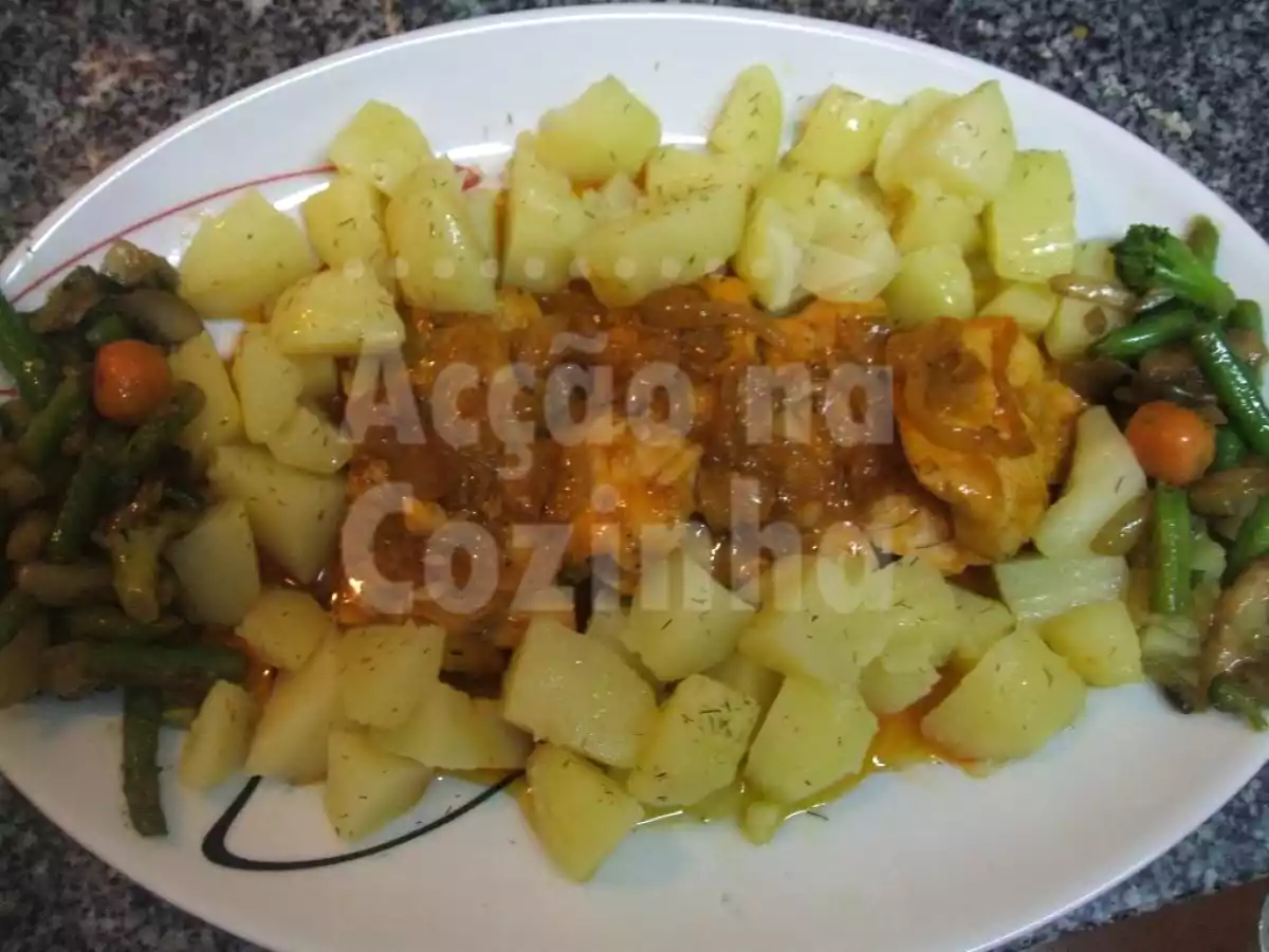 Pescada Estufada com Batata e Legumes