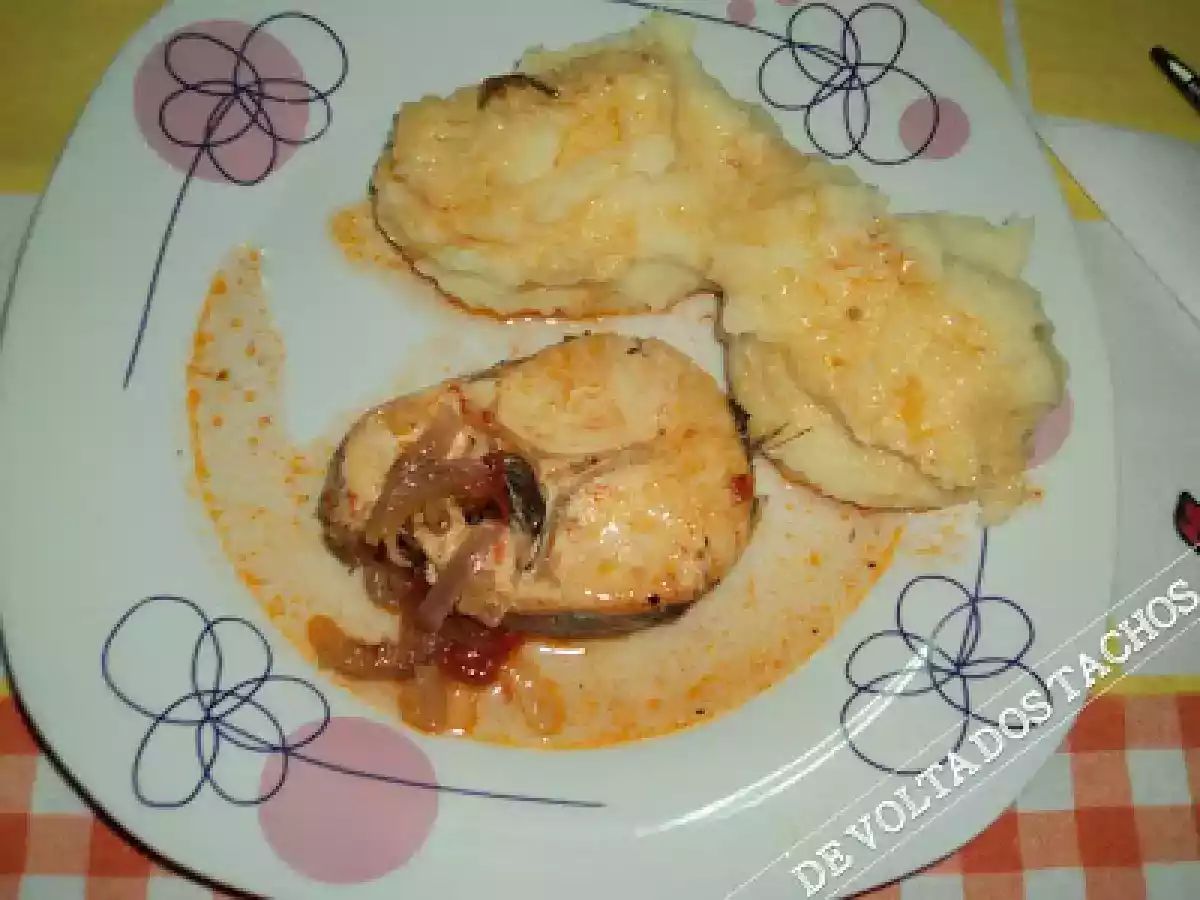 PESCADA NO FORNO COM PURÉ - foto 2