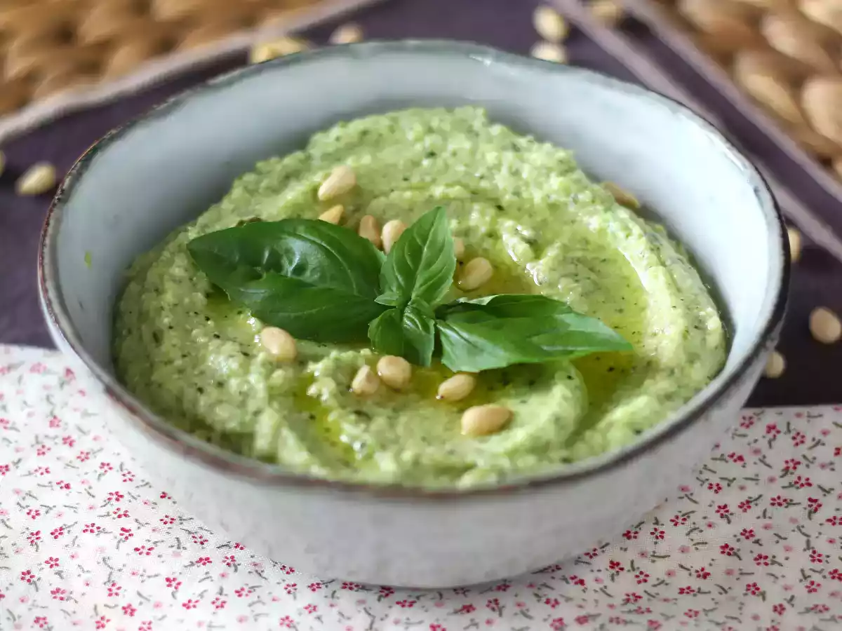 Pesto de curgetes (abobrinha), o molho saudável e sem cozedura (cozimento) - foto 4